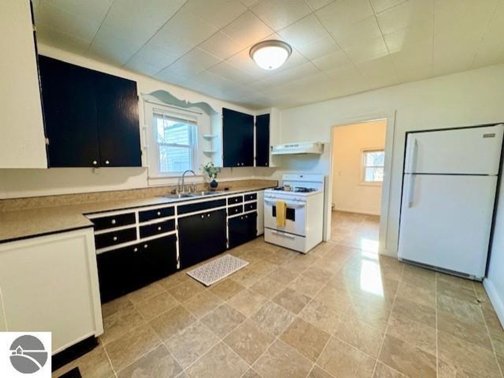 Image 5 of property listing at 421 Brown Street, St Louis, MI 48880