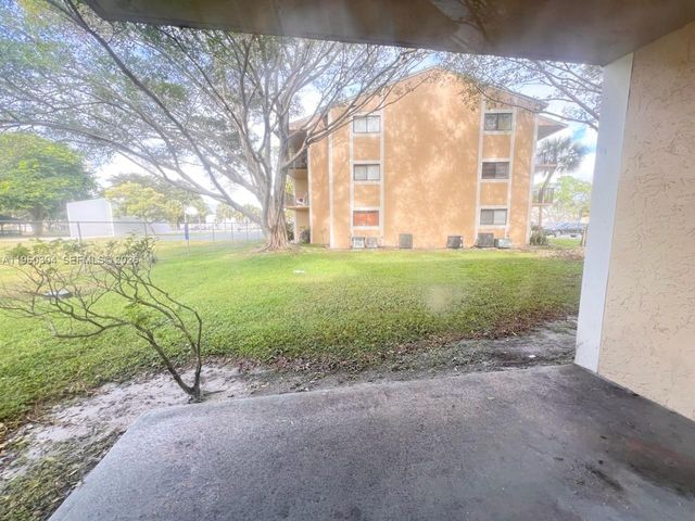 350 W Palm Cir W 103, Pembroke Pines, FL 33025