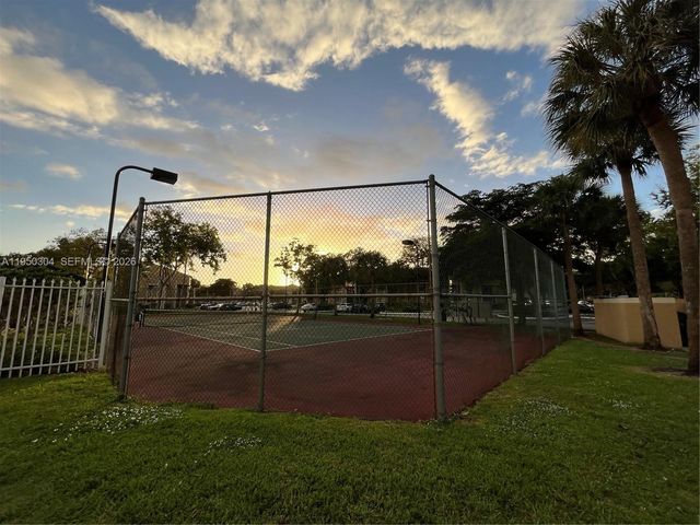 350 W Palm Cir W 103, Pembroke Pines, FL 33025