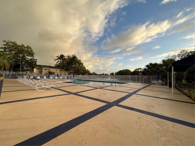 350 W Palm Cir W 103, Pembroke Pines, FL 33025