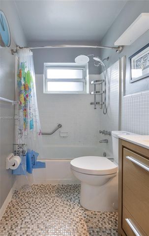 4260 NE 1st Ter, Oakland Park, FL 33334
