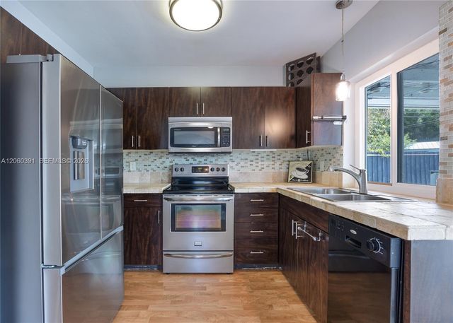 4260 NE 1st Ter, Oakland Park, FL 33334