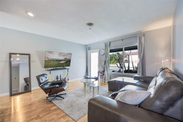 4260 NE 1st Ter, Oakland Park, FL 33334