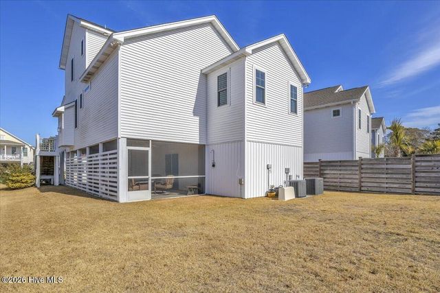 305 Ivy Lane, Carolina Beach, NC 28428