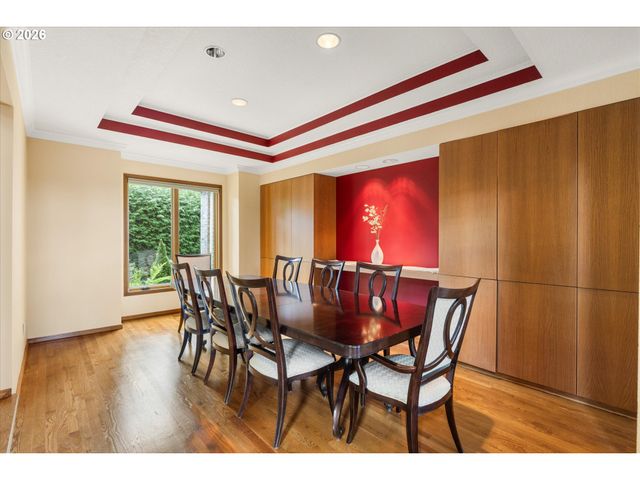 1700 VILLAGE PARK Ln, Lake Oswego, OR 97034
