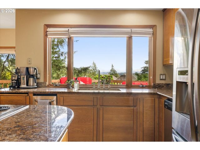 1700 VILLAGE PARK Ln, Lake Oswego, OR 97034