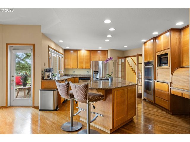 1700 VILLAGE PARK Ln, Lake Oswego, OR 97034
