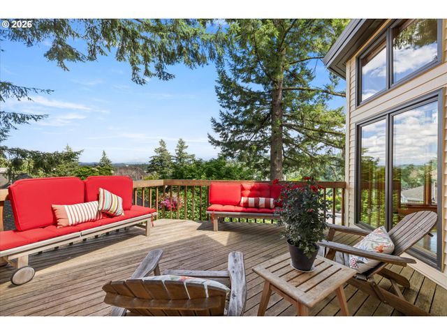 1700 VILLAGE PARK Ln, Lake Oswego, OR 97034