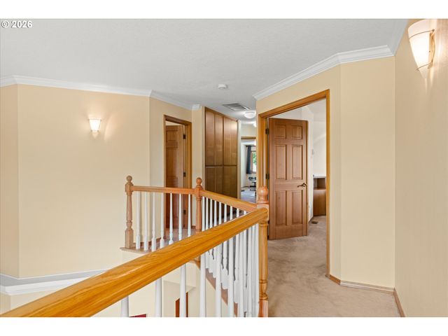 1700 VILLAGE PARK Ln, Lake Oswego, OR 97034