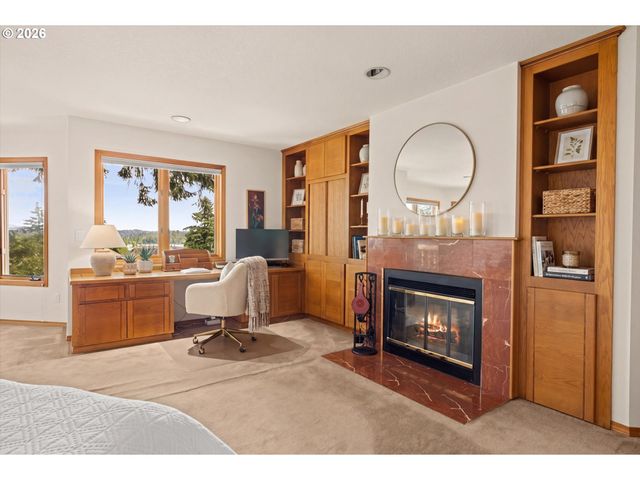 1700 VILLAGE PARK Ln, Lake Oswego, OR 97034