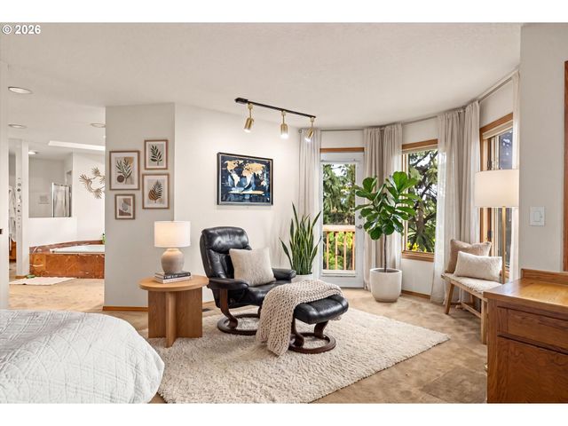 1700 VILLAGE PARK Ln, Lake Oswego, OR 97034