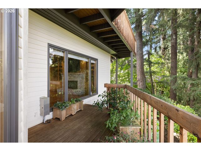 1700 VILLAGE PARK Ln, Lake Oswego, OR 97034