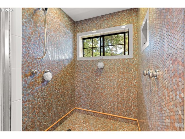 1700 VILLAGE PARK Ln, Lake Oswego, OR 97034