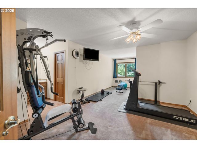 1700 VILLAGE PARK Ln, Lake Oswego, OR 97034
