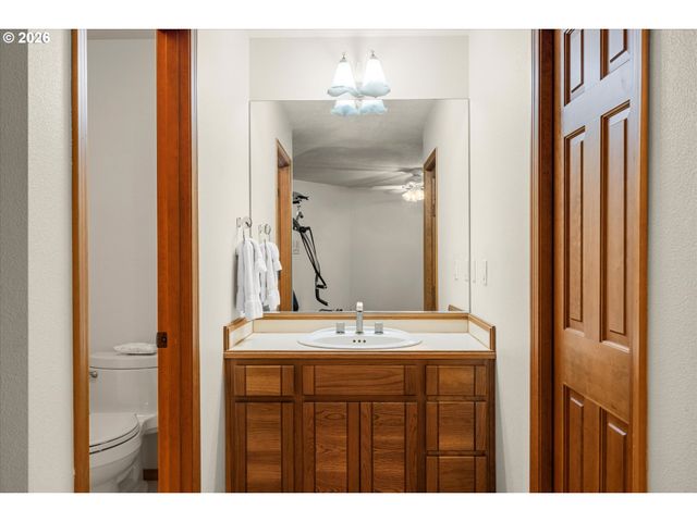 1700 VILLAGE PARK Ln, Lake Oswego, OR 97034