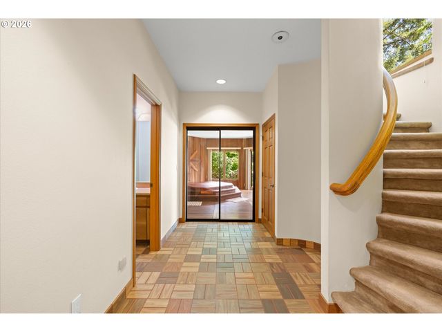 1700 VILLAGE PARK Ln, Lake Oswego, OR 97034