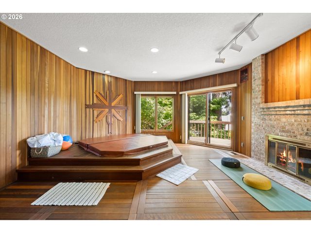 1700 VILLAGE PARK Ln, Lake Oswego, OR 97034