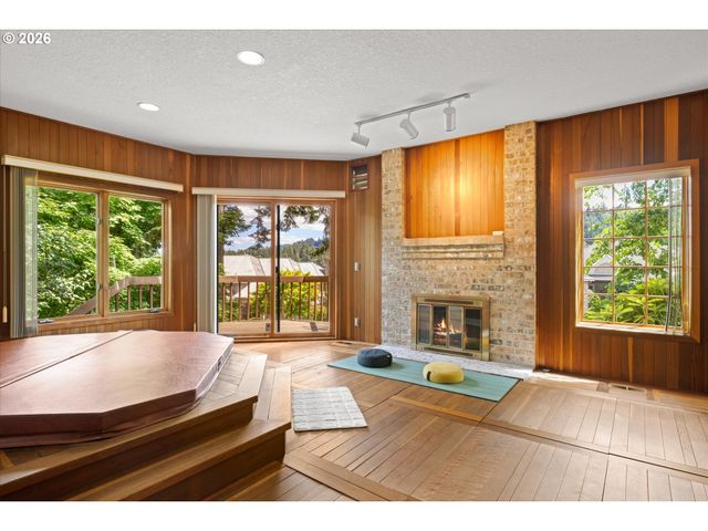 1700 VILLAGE PARK Ln, Lake Oswego, OR 97034