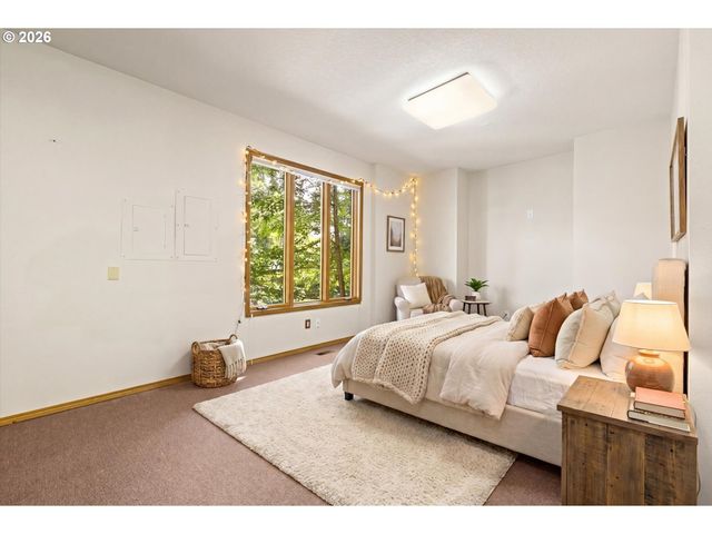 1700 VILLAGE PARK Ln, Lake Oswego, OR 97034