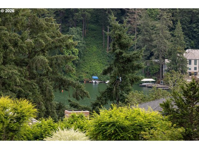 1700 VILLAGE PARK Ln, Lake Oswego, OR 97034
