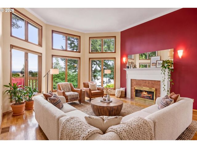 1700 VILLAGE PARK Ln, Lake Oswego, OR 97034