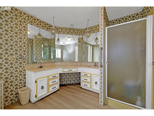 1800 LAKEWOOD Ct 70, Eugene, OR 97402