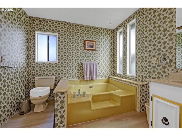 1800 LAKEWOOD Ct 70, Eugene, OR 97402