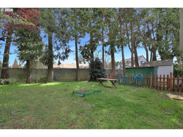 1800 LAKEWOOD Ct 70, Eugene, OR 97402