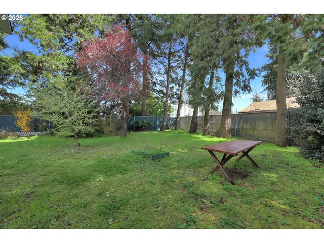 1800 LAKEWOOD Ct 70, Eugene, OR 97402