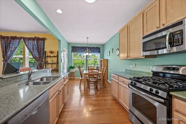 4041 Whitehall Lane, Algonquin, IL 60102