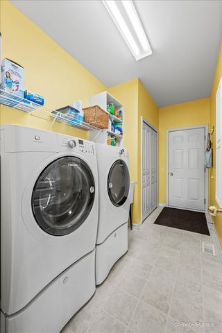 4041 Whitehall Lane, Algonquin, IL 60102
