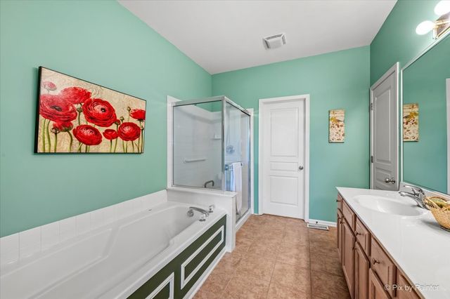 4041 Whitehall Lane, Algonquin, IL 60102