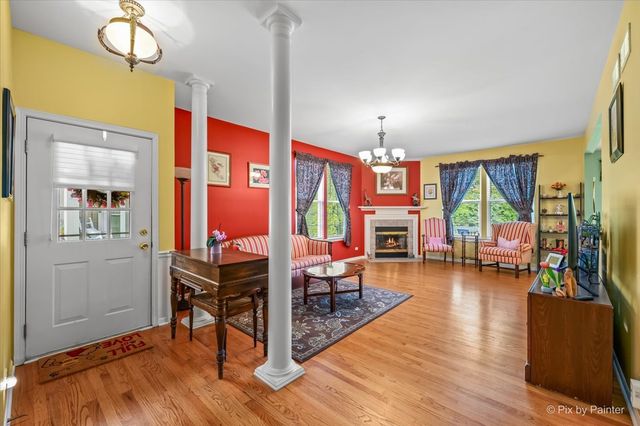 4041 Whitehall Lane, Algonquin, IL 60102