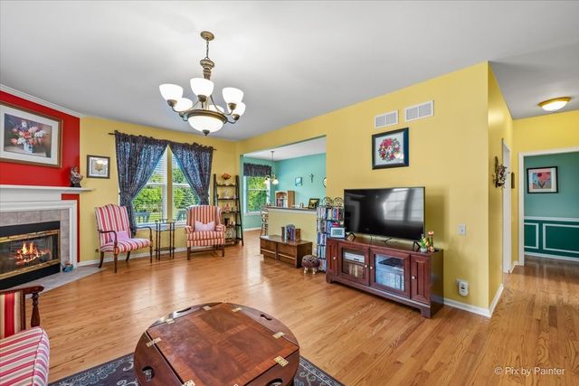 4041 Whitehall Lane, Algonquin, IL 60102