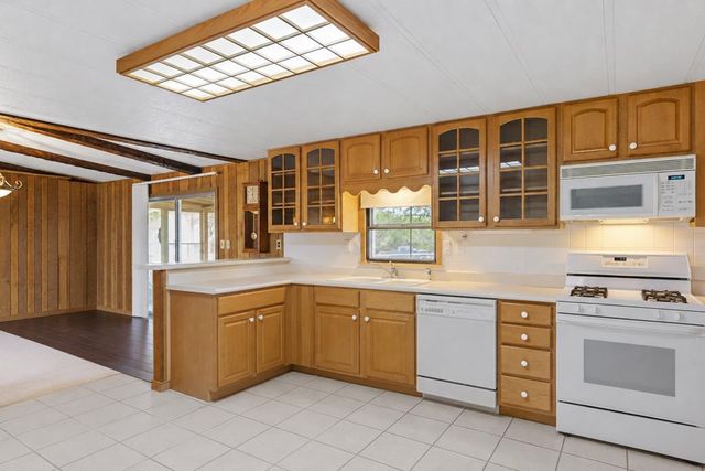 1305 S Ranchero Rd, Kerrville, TX 78028