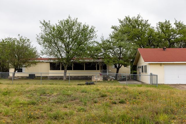 1305 S Ranchero Rd, Kerrville, TX 78028