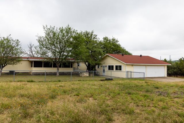 1305 S Ranchero Rd, Kerrville, TX 78028