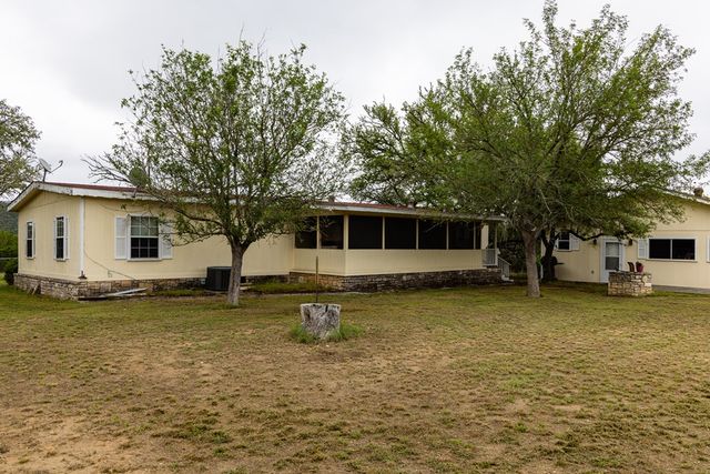 1305 S Ranchero Rd, Kerrville, TX 78028