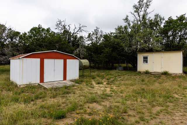 1305 S Ranchero Rd, Kerrville, TX 78028