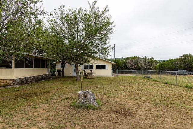 1305 S Ranchero Rd, Kerrville, TX 78028