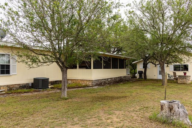 1305 S Ranchero Rd, Kerrville, TX 78028