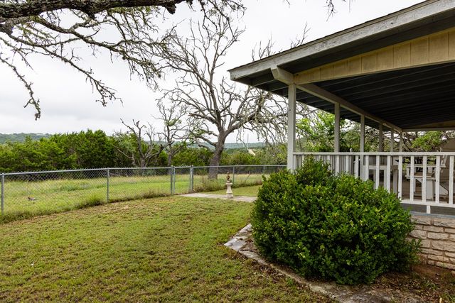 1305 S Ranchero Rd, Kerrville, TX 78028