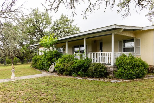 1305 S Ranchero Rd, Kerrville, TX 78028