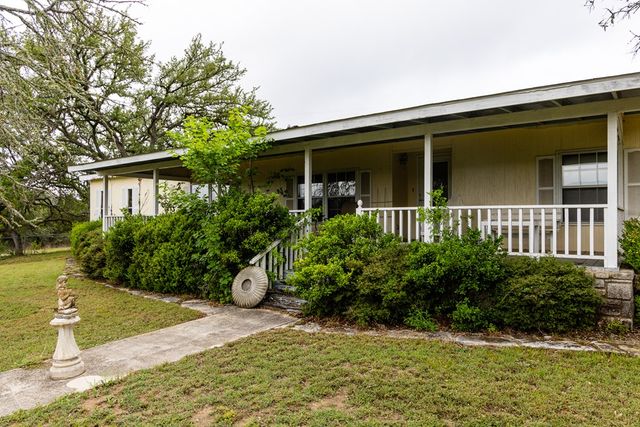 1305 S Ranchero Rd, Kerrville, TX 78028