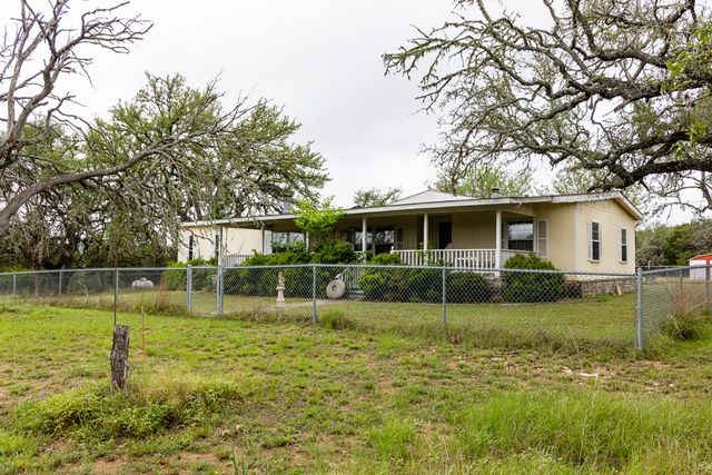 1305 S Ranchero Rd, Kerrville, TX 78028