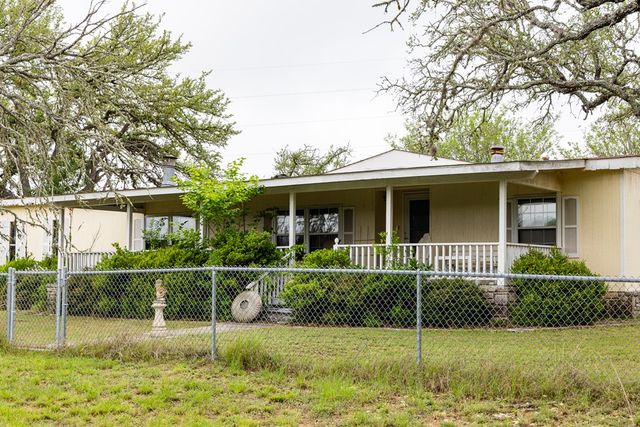 1305 S Ranchero Rd, Kerrville, TX 78028