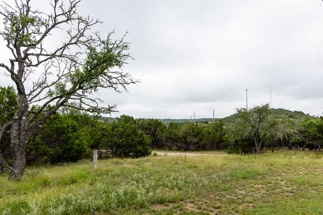 1305 S Ranchero Rd, Kerrville, TX 78028