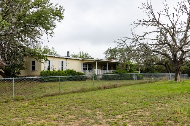 1305 S Ranchero Rd, Kerrville, TX 78028