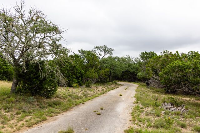 1305 S Ranchero Rd, Kerrville, TX 78028