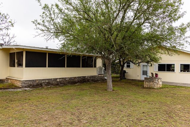 1305 S Ranchero Rd, Kerrville, TX 78028